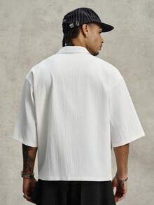 PAVTROS Camisa de manga corta con bolsillo y estampado de letras texturizado para hombre - Blanco - Ver 3
