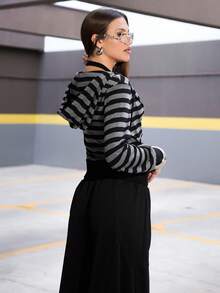 Vivi Wanderley 灰黑条纹长袖宽松罗纹拉链卫衣，女士款，优雅可爱，适合上学、毕业典礼、休闲、运动、秋冬季日常穿着。 - 黑色 - 查看 2