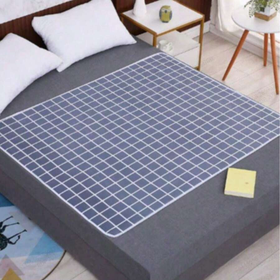 1pc Cute Cartoon Pattern Pet Waterproof Urine Pad, Breathable Lightweight Washable Mat For Small Pets, Suitable For AllSeasons,Random Pattern Cutting, Not Machine Washable, Bottom Not Waterproof
