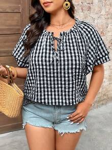 EMERY ROSE Áo kiểu nữ mùa Xuân/Hè - Áo sơ mi mỏng nhẹ, họa tiết kẻ caro đen trắng với tay áo hai lớp, cổ áo xếp nếp và chi tiết buộc dây phía trước (kiểu dáng thường ngày) - Đen và trắng - Xem 5