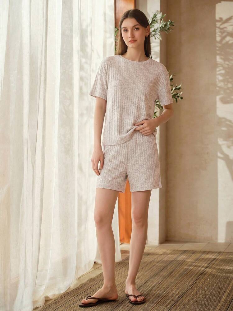 WOMEN'S COMFORTABLE RIBBED SHORT SLEEVE T-SHIRT AND SHORTS LOUNGE SET