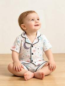 Conjunto de pijama de manga corta con estampado de estrellas, lunas y nubes, con ribete negro clásico para bebés/niños pequeños, ropa de estar en casa informal - Multicolor - Ver 5
