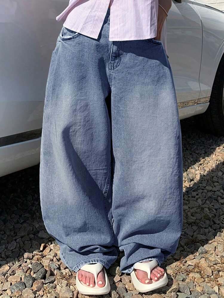 Women's Loose Fit Pocket Flare Leg Casual Jeans