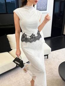 Modelyn 白色蕾丝拼接荷叶边高领优雅约会之夜吊带衫 - 白色 - 查看 3