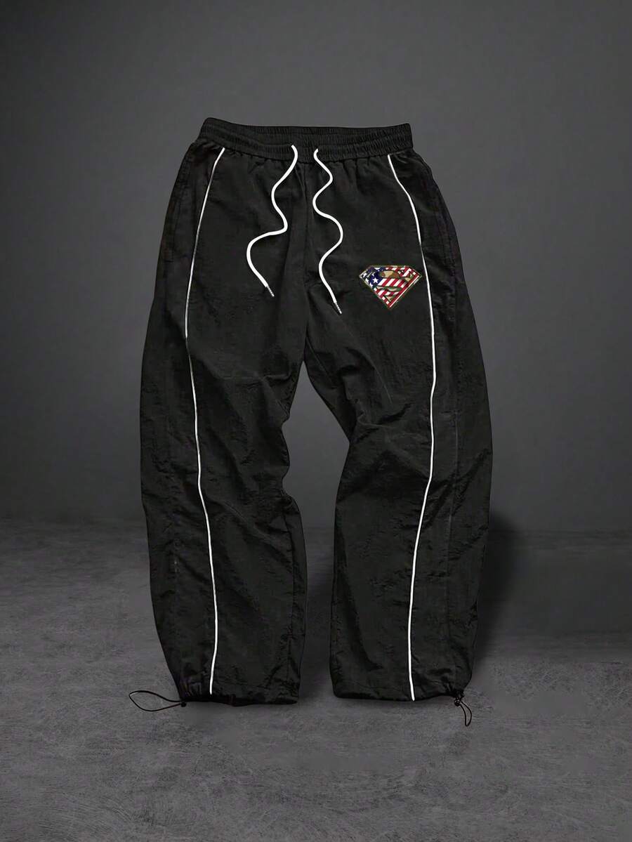 SUPERMAN X SHEIN Sport MetroGents Quần dài thể thao nam họa tiết in cờ Mỹ, eo dây rút, phong cách thường ngày - màu đen - Xem 1