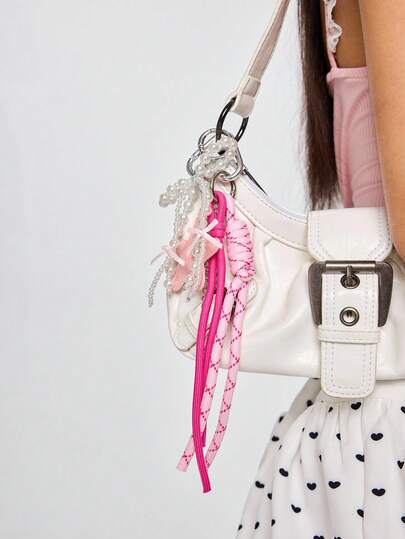 ROMWE Kawaii 1 chiếc phụ kiện hình ngôi sao màu hồng phong cách Y2K, làm từ chất liệu nhung, có thể dùng làm móc khóa hoặc mặt dây chuyền xe hơi. Thích hợp làm quà tặng Ngày Valentine, thời trang và đa năng, phù hợp cho các bạn nữ, sinh viên đại học, giáo viên, nhân viên văn phòng và người mới đi làm. Có thể dùng làm vật trang trí, mặt dây chuyền xe hơi, móc khóa nữ, mặt dây chuyền, đồ dùng học tập hoặc quà tặng Ngày Nhà giáo.