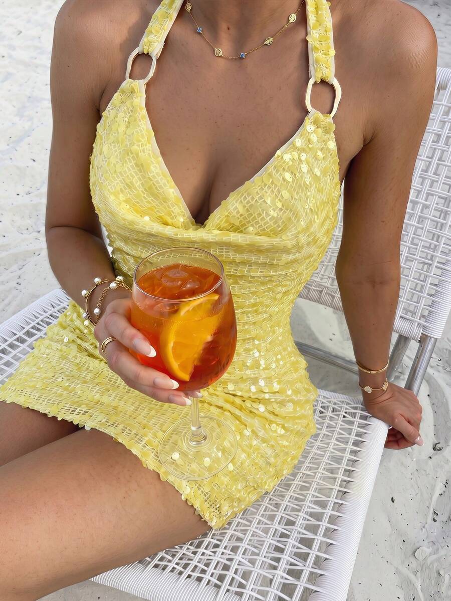 SHEIN SXY Đầm ngắn cổ yếm đính sequin dành cho nữ, thích hợp cho kỳ nghỉ biển.
