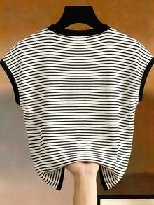 Franclia Áo thun nữ kiểu dáng tối giản, đa năng, bất đối xứng, cổ tròn, tay ngắn, kẻ sọc. - Xám - Xem 2