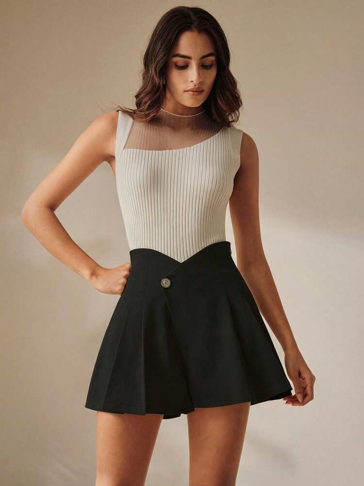 Women's Spring Summer Outfits Fashionable Modern High-Waist Asymmetric Design Inverted Pleat White Shorts Perfect For Outings, Work, And Everyday Wear