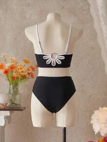 SHEIN Casual Vacation Style Backless Hollow Design Bikini Top With Wine Red Trim, Suitable For Beach Vacation, Swimming Party, Pool, Spa, Teenagers (Female) - Black - View 1