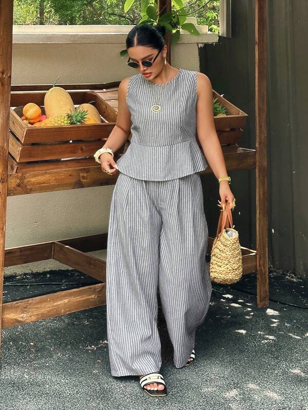Dazy Plus Bộ đồ đi nghỉ mát thường ngày kẻ sọc, áo croptop không tay và quần dài ống rộng, cỡ lớn, thời trang đường phố mùa xuân/hè 2 mảnh.