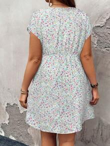 SHEIN LUNE Gaun Wanita Ukuran Besar Motif Bunga Lengan Kelelawar dengan Ikat Pinggang - MultiWarna - View 2