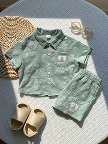 SHEIN 2 piezas Conjunto de camisa azul y pantalones cortos azules de verano casual para niño pequeño, pantalones cortos de playa, conjunto de vacaciones, traje lindo para niños pequeños - Verde - Ver 8