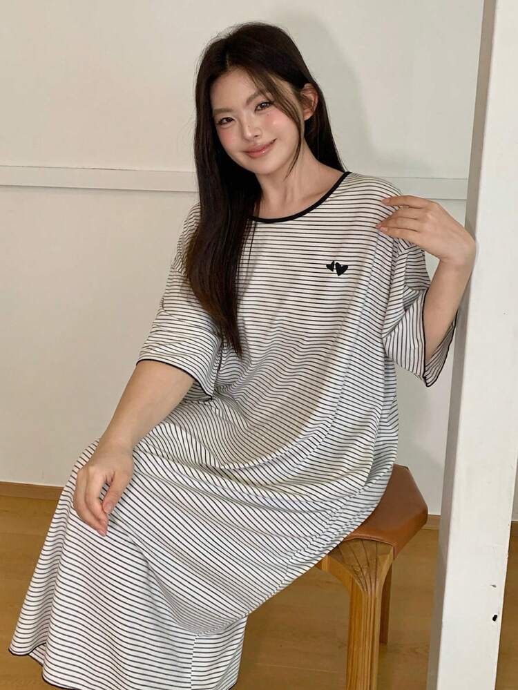Dazy Plus Plus Size Women's Loose Fit Heart Pattern Color Block Long Nightgown, Spring/Summer Sleepwear