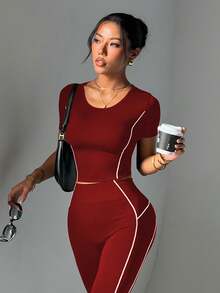 SHEIN Dewbera Bộ đồ thể thao nữ màu đen ôm sát, gồm áo tay ngắn và quần legging. - Màu Đỏ Sâu - Xem 4