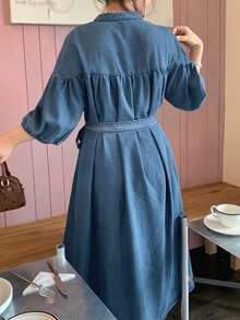 Dazy Plus Đầm denim midi tay phồng màu xanh đậm, kiểu dáng thường ngày, có thắt eo, chất liệu denim, thích hợp cho mùa xuân/hè. - Rửa tối - Xem 2