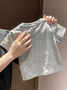 女童休閒圓領短袖T恤，花卉與蝴蝶印花，適合夏季 - 彩色 - 查看 2