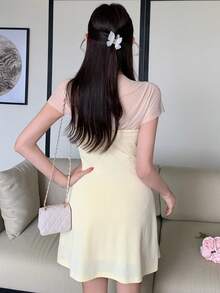 DAZY 春夏女士网纱拼接露背连衣裙，性感收腰A字迷你连衣裙，优雅黄色长裙 - 黃色 - 查看 2