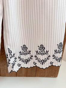 Cozy Pixies Setelan Liburan Musim Panas untuk Anak Perempuan: Kaos Lengan Pendek Warna Aprikot, Celana Motif Garis dan Bunga, Kerah Persegi Berkerut, dan Bordir di Bagian Bawah. - Aprikot - View 8