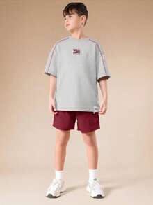 SUMWON Bộ đồ thể thao mùa hè thường ngày cho bé trai, gồm áo thun cổ tròn và quần short, đường may tương phản, màu đỏ viền may nổi bật. - Màu Đỏ Sâu - Xem 8