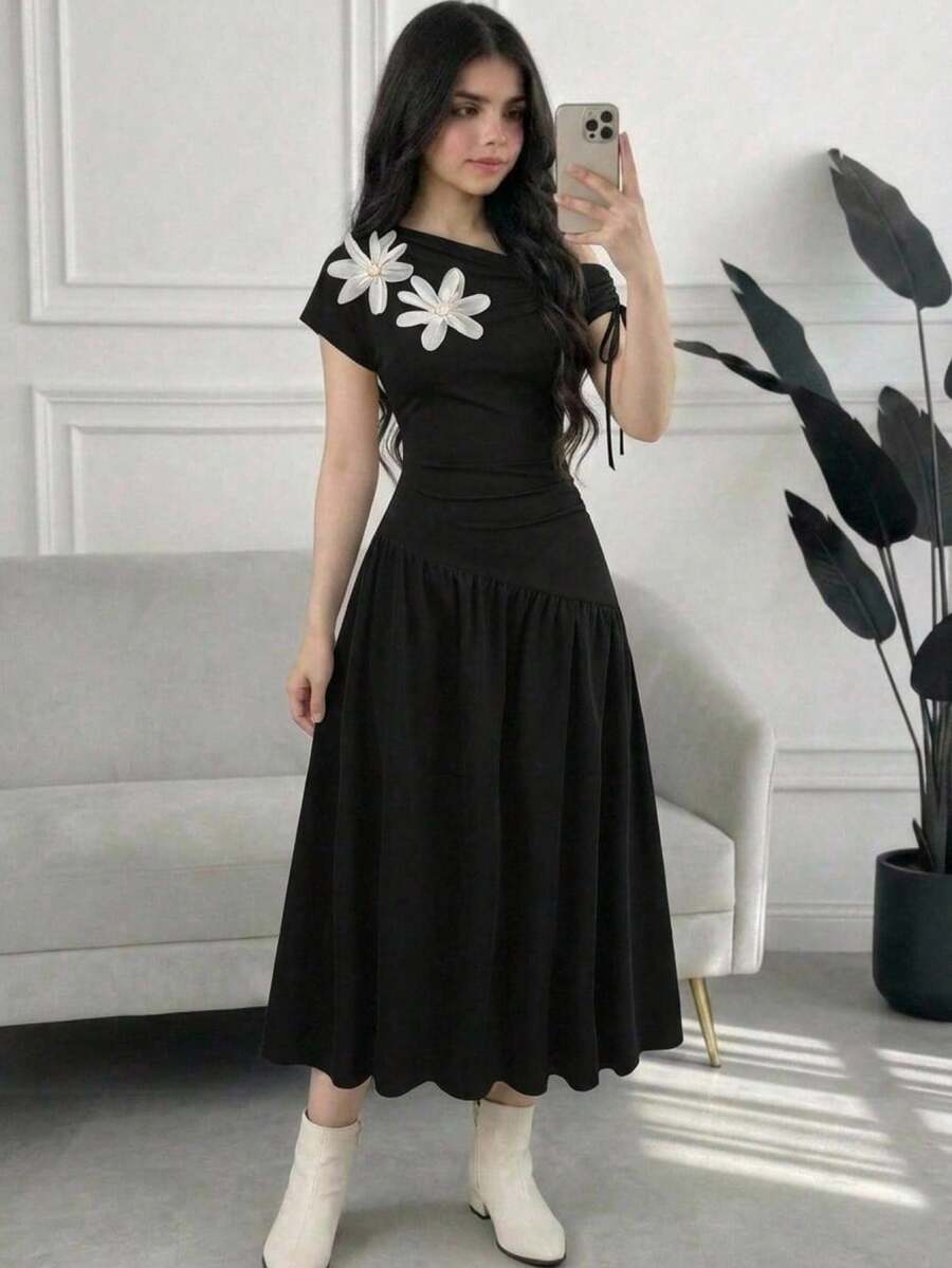 SHEIN 少女黑色纯色不对称肩部褶皱蝴蝶结松紧腰休闲优雅通勤3D花卉装饰长裙,适合春夏户外穿着 - 黑色 - 查看 1