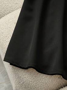SHEIN 优雅的白色婚纱/礼服，饰有精致的珍珠领口和A字廓形，适合情人节约会或婚礼穿着。 - 黑色 - 查看 6