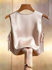GlowEve CURVE Damen Große Größen einfarbig Champagner Perlenkragen Satin ärmelloses Tanktop mit seitlicher Schleife, lockerer Schnitt französischer eleganter Pendler Lässig Date Top, vielseitige tägliche Ausflug Bluse Sommer Neu - Aprikosenfarben - Übersicht 2