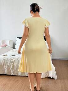 Napfluff CURVE Napfluff CURVE 加大码女士撞色蕾丝边拼接针织休闲方领修身短袖睡裙 - 黃色 - 查看 2