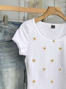 SHEIN EZwear 95%純棉白色休閒極簡圖案圓領短袖合身女款T恤，雛菊刺繡，女款休閒夏季上衣 - 彩色 - 查看 5
