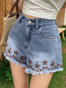 DAZY Shorts de mezclilla para mujer con bordado, bolsillos, botones y deshilachado, versátiles y de moda para el verano - Azul - Ver 4