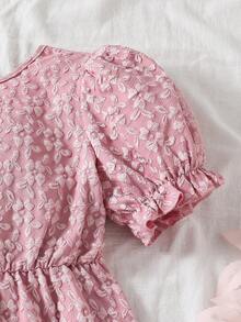 SHEIN Elladie kids 这款少女连衣裙采用提花织造面料，短袖露背设计，深V领口，并饰有精致的蝴蝶图案。A字廓形，尽显优雅淑女风范，是少女夏季参加派对和聚会的理想之选。 - 粉色 - 查看 5