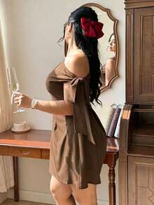 FleurLily 大码女士优雅不对称领口系带连衣裙 - 棕色 - 查看 3