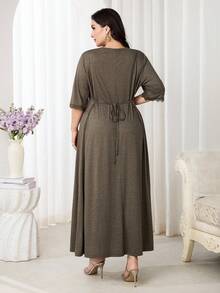 Al Najma Plus Size Women's Solid Color Lace Patchwork Round Neck Elegant Arabic Style Dress - Green - View 2