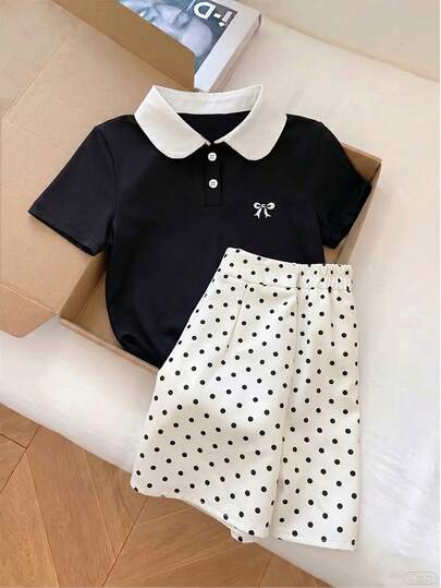 Everyssa Petite Bộ đồ nữ 2 mảnh gồm áo polo cổ ôm màu đen và chân váy chấm bi dáng chữ A, thích hợp cho mùa xuân/hè.