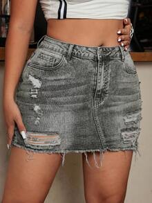 SHEIN ICON تنورة جينز قصيرة متعددة الاستخدامات للسيدات البدينات مع جيوب وأزرار وسحاب للارتداء في المناسبات والخروجات - رمادي - مشاهدة 3