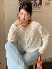 Dazy Plus 大尺碼女款休閒蕾絲紋理圓領長袖修身短版白色T恤，性感舒適，適合春夏穿著的可愛上衣 - 白色 - 查看 5