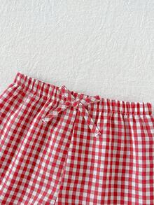 Cozy Pixies Bộ đồ cho bé gái gồm áo tay ngắn cổ tròn in hình dâu tây và quần short kẻ caro. - Đỏ - Xem 5