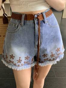 DAZY Shorts de mezclilla para mujer con bordado, bolsillos, botones y deshilachado, versátiles y de moda para el verano - Azul - Ver 3