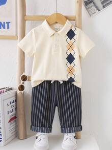 SHEIN 男婴夏季菱格纹 Polo 衫上衣和条纹裤套装，儿童休闲学院风服装，适合生日派对、锐舞派对、晚宴、演出、婚礼、迎婴派对、洗礼、周岁生日庆祝、婚礼宾客等场合。 - 彩色 - 查看 1