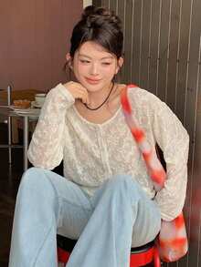 Dazy Plus 大尺碼女款休閒蕾絲紋理圓領長袖修身短版白色T恤，性感舒適，適合春夏穿著的可愛上衣 - 白色 - 查看 1