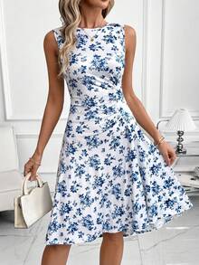 SHEIN Clasi Vestido plus size elegante sem mangas com estampa de bolinhas em formato de coração e cintura franzida, ideal para o verão. - Multicolorido - Ver 4
