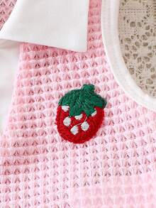 SHEIN Elladie kids 2件組可愛草莓刺繡女嬰套裝 粉色夏季無袖針織背心搭配荷葉邊牛仔裙褲 2歲生日時尚柔軟套裝 - 粉色 - 查看 4