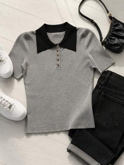 Camiseta elegante y casual para mujer. Cuello tipo camisero, escote con botones elegantes y funcionales, silueta semijustada, manga corta, colores lisos sin estampados. Tela de poliéster y elastano. Interior fresco y ligero, ideal para el uso diario.