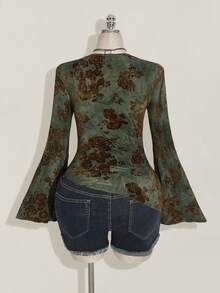 SHEIN ICON 大码女式复古提花外出复古绿色植绒提花十字交叉花卉印花喇叭袖时尚 T 恤 - 彩色 - 查看 2