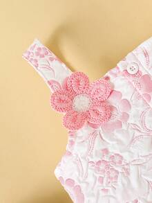 SHEIN Playful Pals 1件女嬰白色與粉色提花無袖洋裝 夏季優雅生日派對 3D玫瑰裝飾 前扣 A字版型復古洋裝 - 淺粉色 - 查看 3