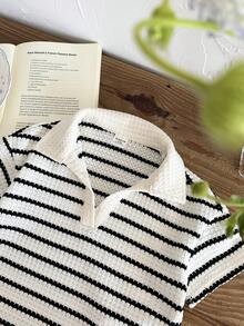 SHEIN Bộ 2 món áo thun cổ bẻ kẻ sọc dệt kim cho bé gái, gồm áo thun và quần short kiểu dáng thường ngày. - Đen và trắng - Xem 4