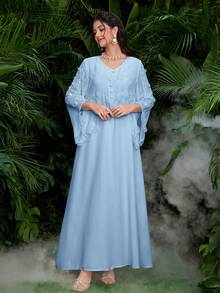 Al Najma Vestido Jalabiya romântico e elegante em amarelo milho com decote em V, renda, mangas compridas assimétricas e modelagem evasê. - Azul Empoeirado - Ver 6