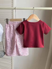SHEIN Playful Pals Bộ đồ mùa hè cho bé gái gồm áo thun ngắn tay cổ tròn in hình trái tim và quần kẻ sọc. - Đỏ - Xem 2