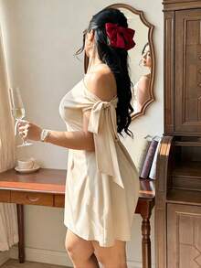 FleurLily 大码女士优雅不对称肩部系带腰身连衣裙 - 杏色 - 查看 8