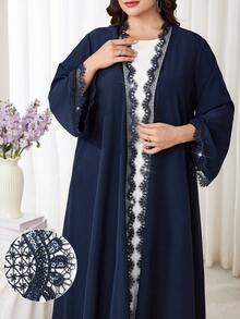 Al Najma Abaya elegante con hombros caídos y encaje de contraste para mujer de talla grande - Azul - Ver 1